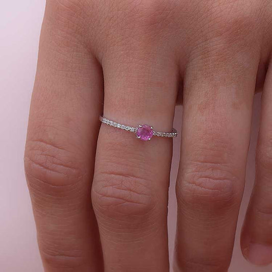 Anillo de Oro Blanco y Diamantes con Rubíes