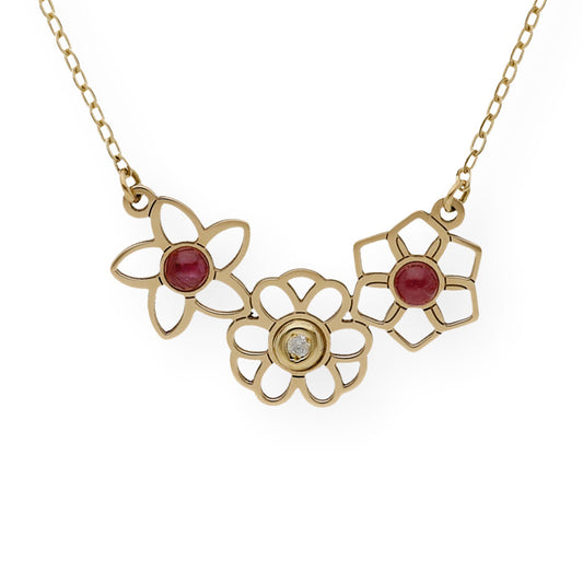 Collar con Colgante de 3 Flores en Oro de Ley 18k con Diamante y Rubíes