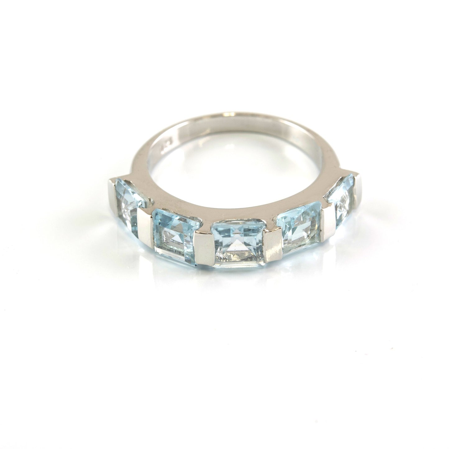Anillo de Plata con Topacios Azules