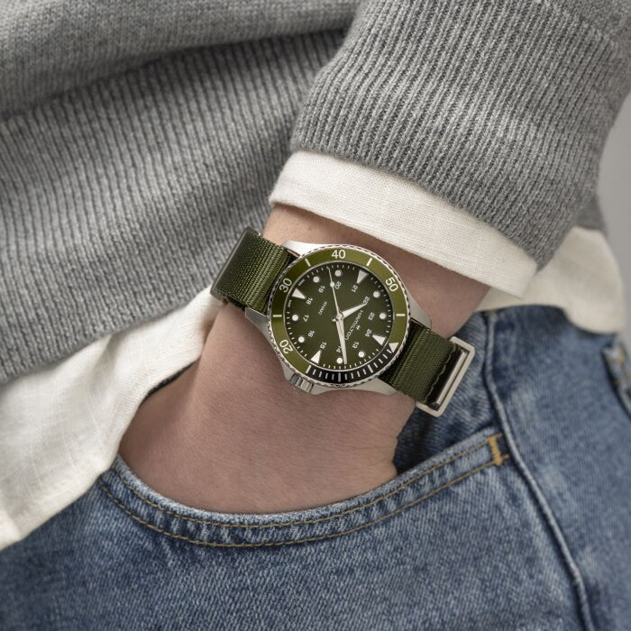 Reloj Hamilton Khaki Navy Scuba Quartz H82241961