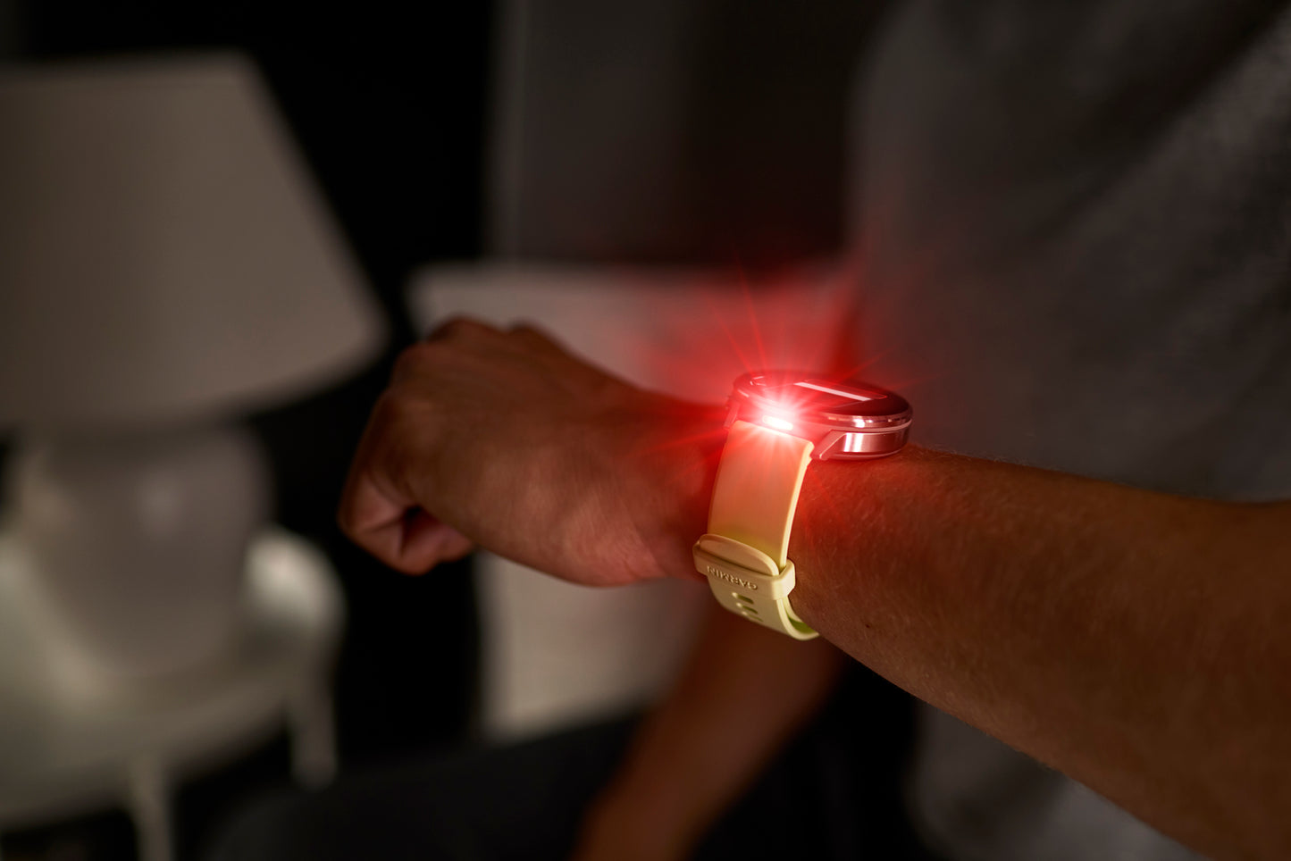 Reloj Garmin Venu® 4 - 41 mm Bisel Dorado con Correa de Silicona Blanca 010-03013-00