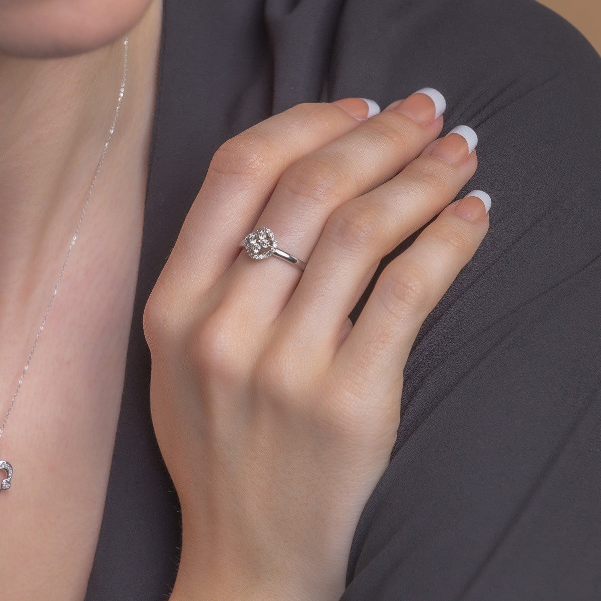 Anillo Blanca de Compromiso en Oro Blanco 18k con Diamantes