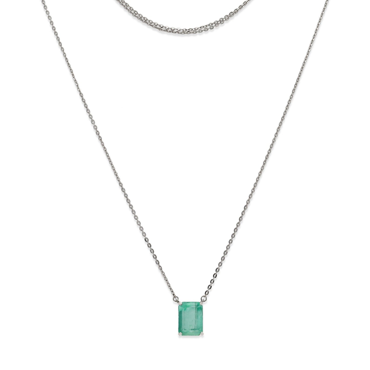 Collar con Colgante Casandra en Oro Blanco 18k con Esmeralda Central