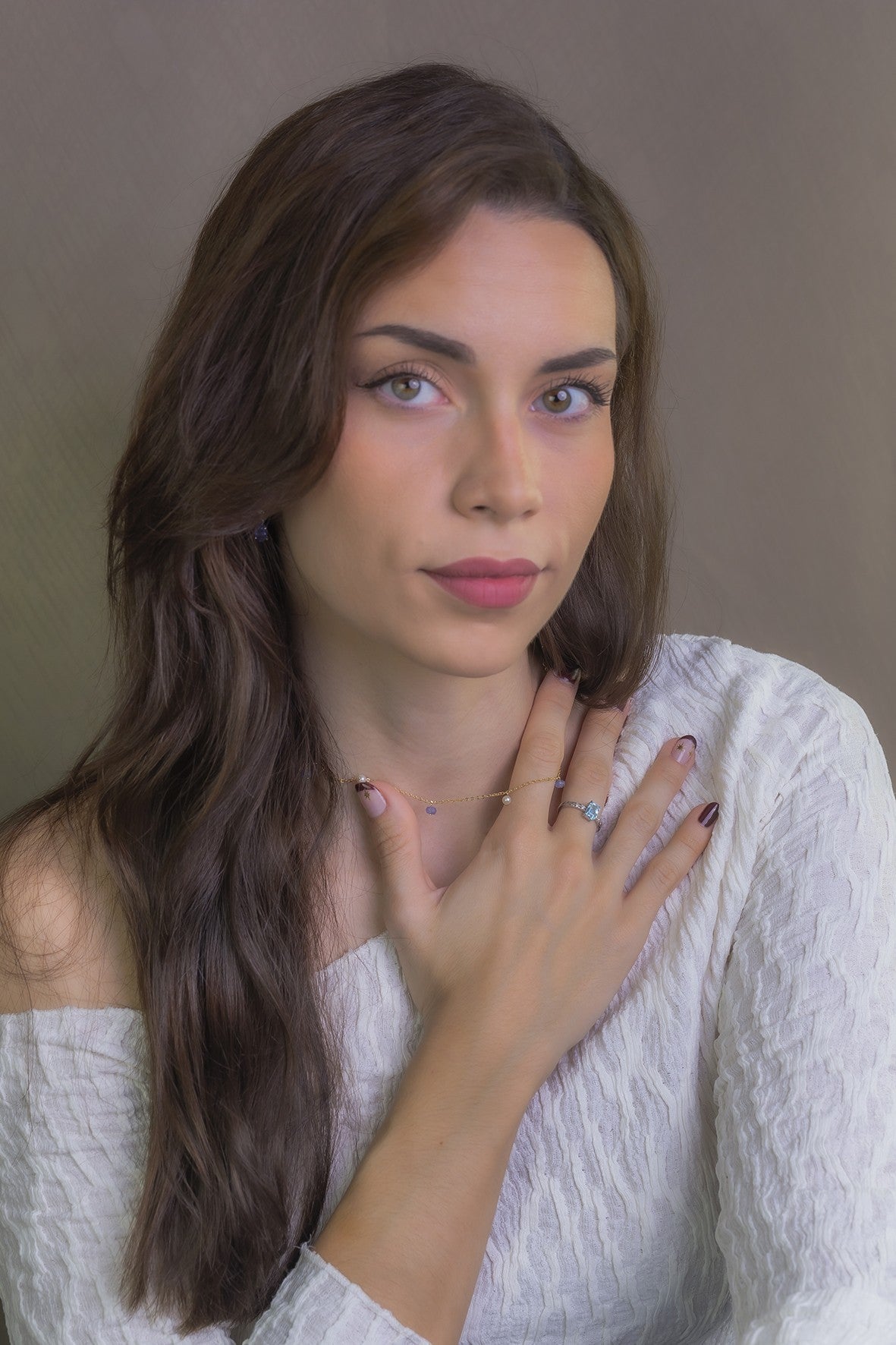 Anillo Oro Blanco 18k con Topacio Azul y Diamantes Modelo Rosemary
