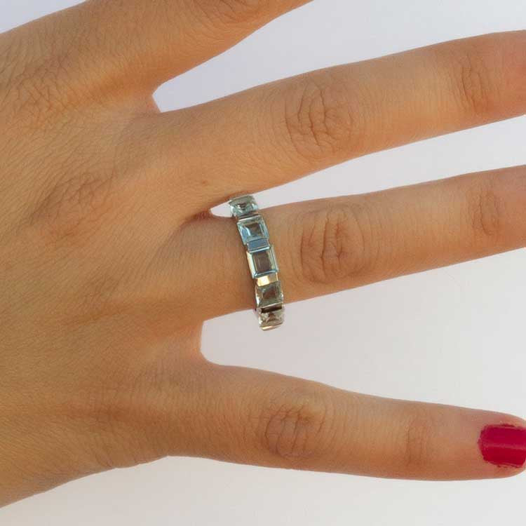 Anillo de Plata con Topacios Azules
