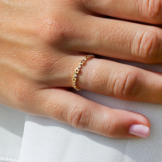 Anillo Constelación estrellas caladas en Oro 18k y Circonitas