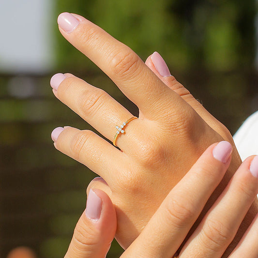 Anillo Cruz pequeña en Oro 18k y Circonitas