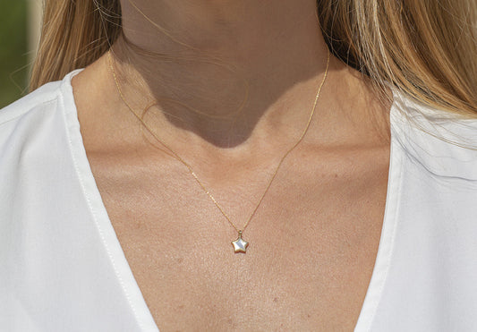 Colgante Estrella con nácar en Oro de Ley 18k