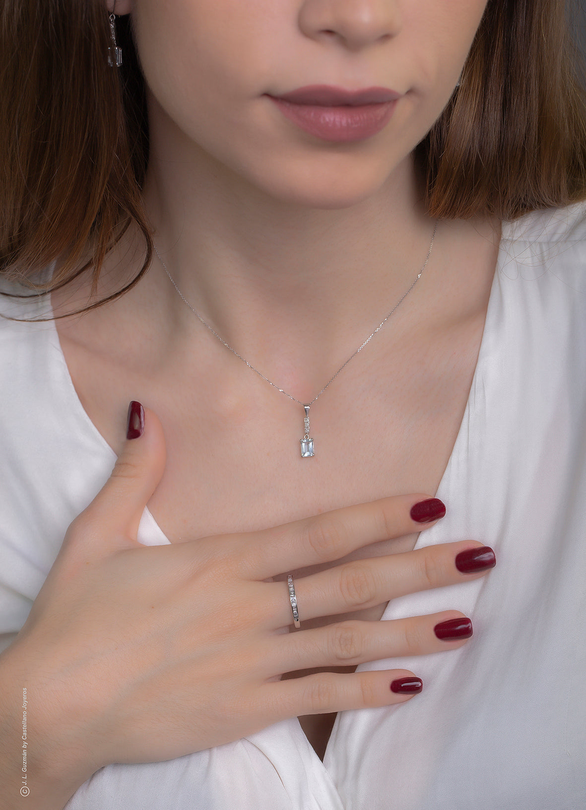 Collar Estela en Oro Blanco 18k con Diamantes y Topacio