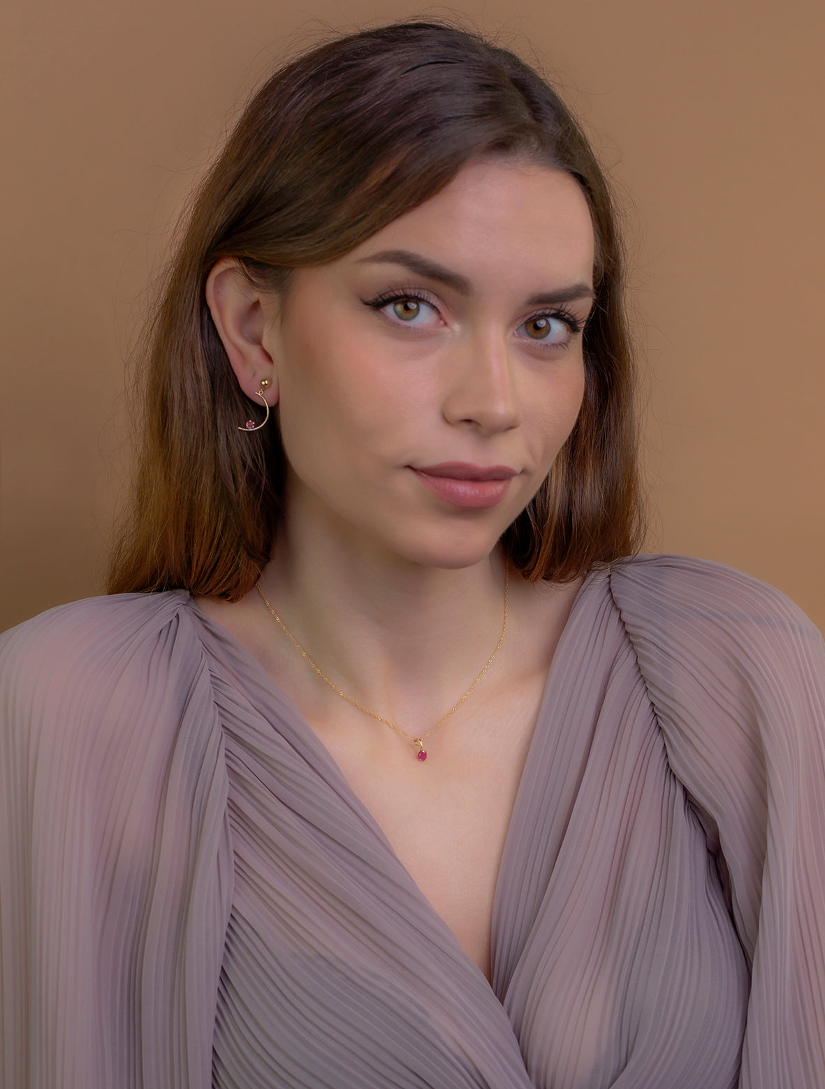 Collar con Colgante Sif en Oro 18k con Rubí