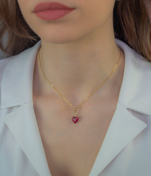 Collar con Colgante Cuore en Oro de 18K con Diamante y Corazón de Rubí