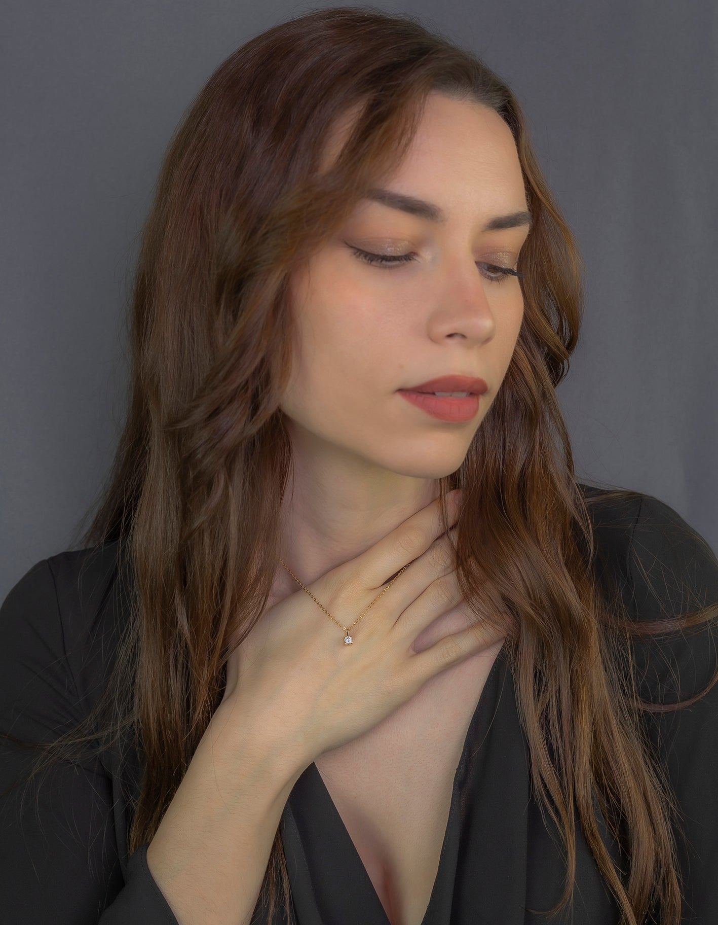 Collar con Colgante Minimalista con Diamante en Oro de Ley 18k