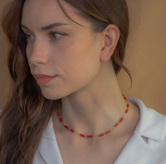 Collar de Oro Amarillo 18K con eslabones oval y Corales Naturales