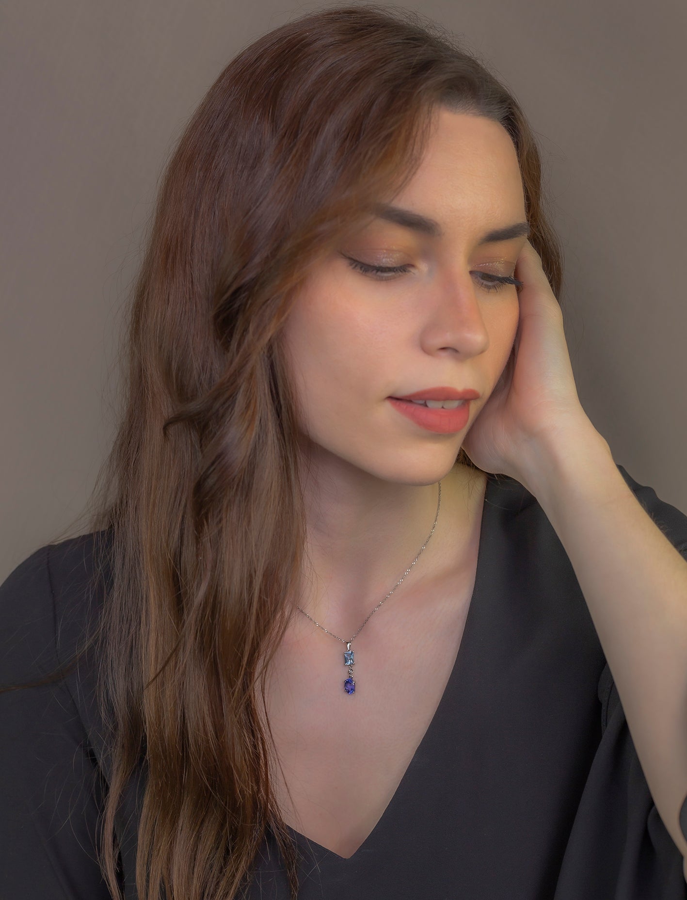 Collar con Colgante Modelo Azure con Tanzanita Diamante y Topacio Azul en Oro Blanco 18k