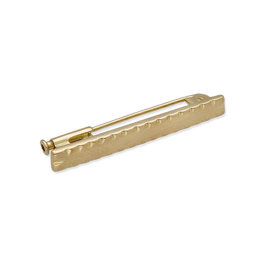 Imperdible Bebé de Barra Mate con Bordes Decorados en Oro Amarillo 18K