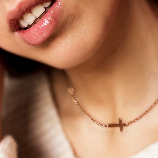 Colgante de Cruz Horizontal en Plata de Ley 925 Bañada en Oro Rosa 18K