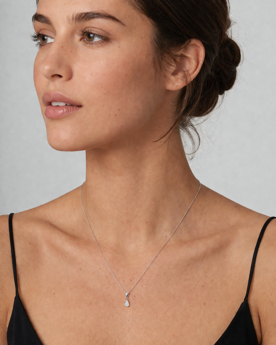 Collar con Colgante Marian con Diamante Talla Pera y Oro Blanco 18k