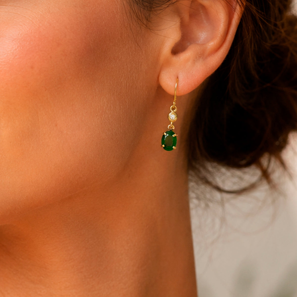 Pendientes Brenda en Oro 18K con Diamantes y Esmeraldas en Garra