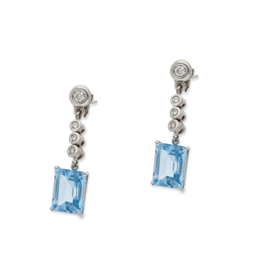 Pendientes Blue Moon en Oro Blanco 18K con Diamantes y Topacio Azul
