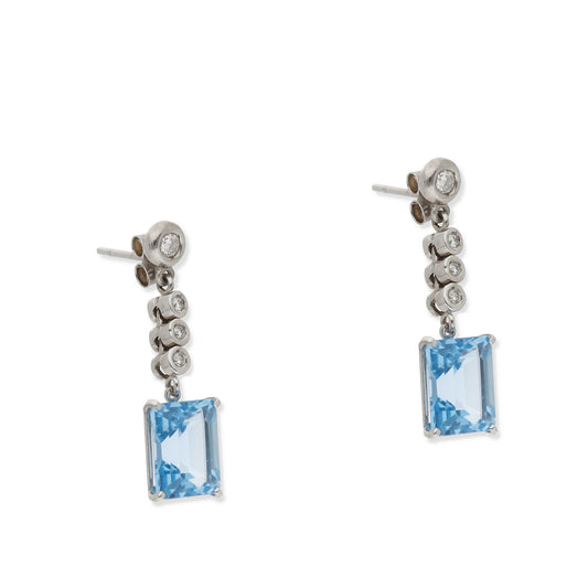 Pendientes Blue Moon en Oro Blanco 18K con Diamantes y Topacio Azul