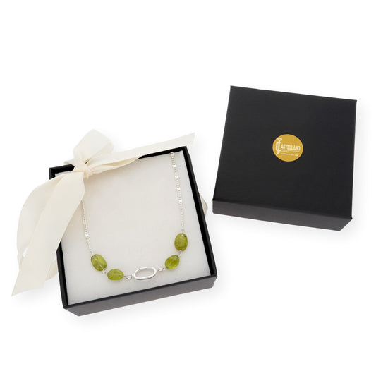 Gargantilla en plata de ley 925 con Olivinas y colgante oval