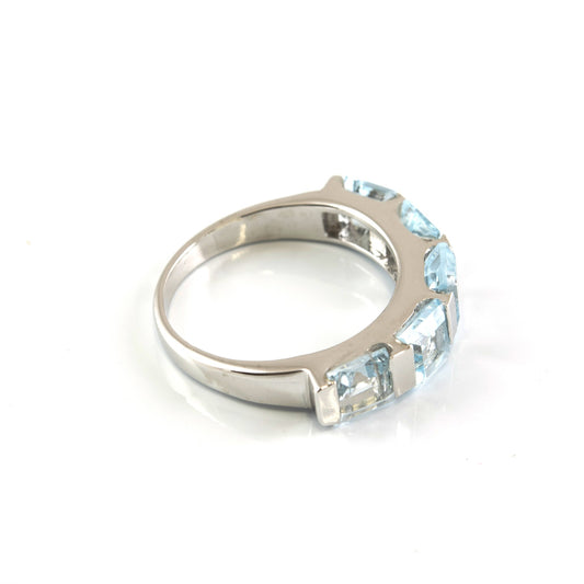 Anillo de Plata con Topacios Azules