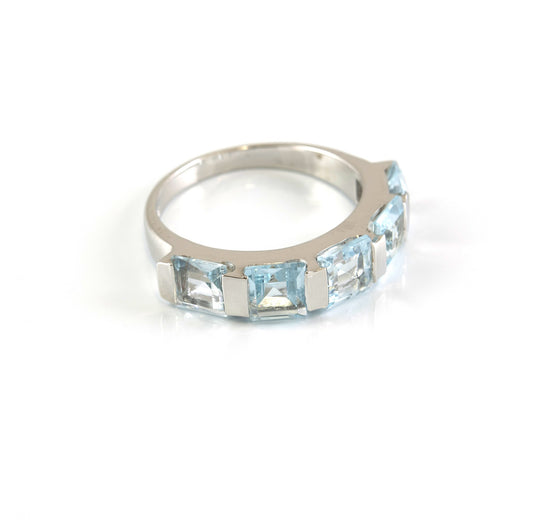 Anillo de Plata con Topacios Azules