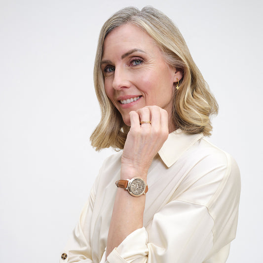 Reloj Garmin Lily 2 Classic Oro Crema con Correa de Cuero Marrón 010-02839-02