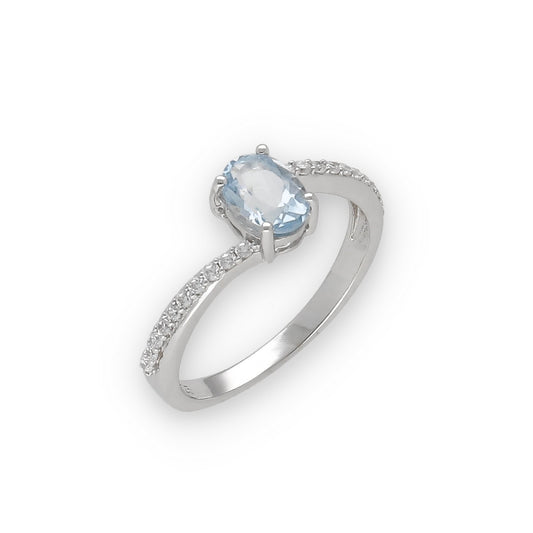 Anillo de Plata con Topacio Azul Ovalado Central y Circonitas