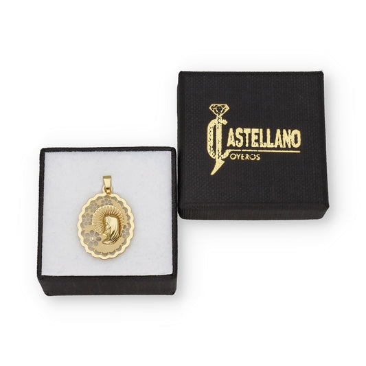 Medalla Virgen Niña Oval en Oro 18K con Circonita y Margaritas Caladas