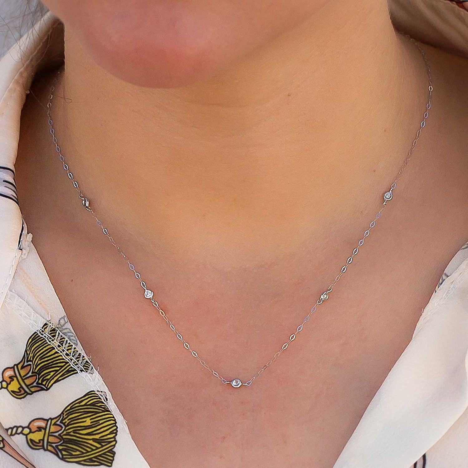 Gargantilla de Oro Blanco y Diamantes Engastados