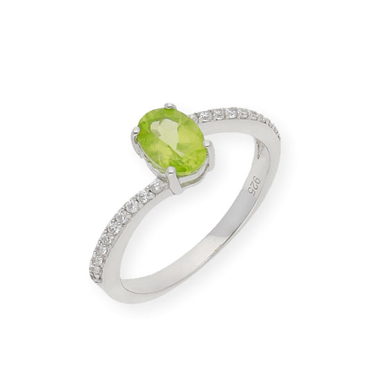 Anillo de Plata con Peridoto Central Oval y Circonitas