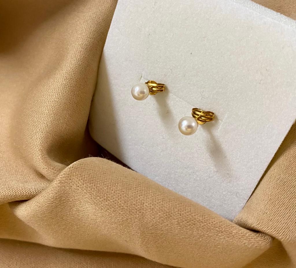 Pendientes Bebé Oro y Perlas Blancas Naturales de 4,50mm