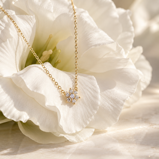 Collar Aster de Oro Amarillo 18k con Diamantes
