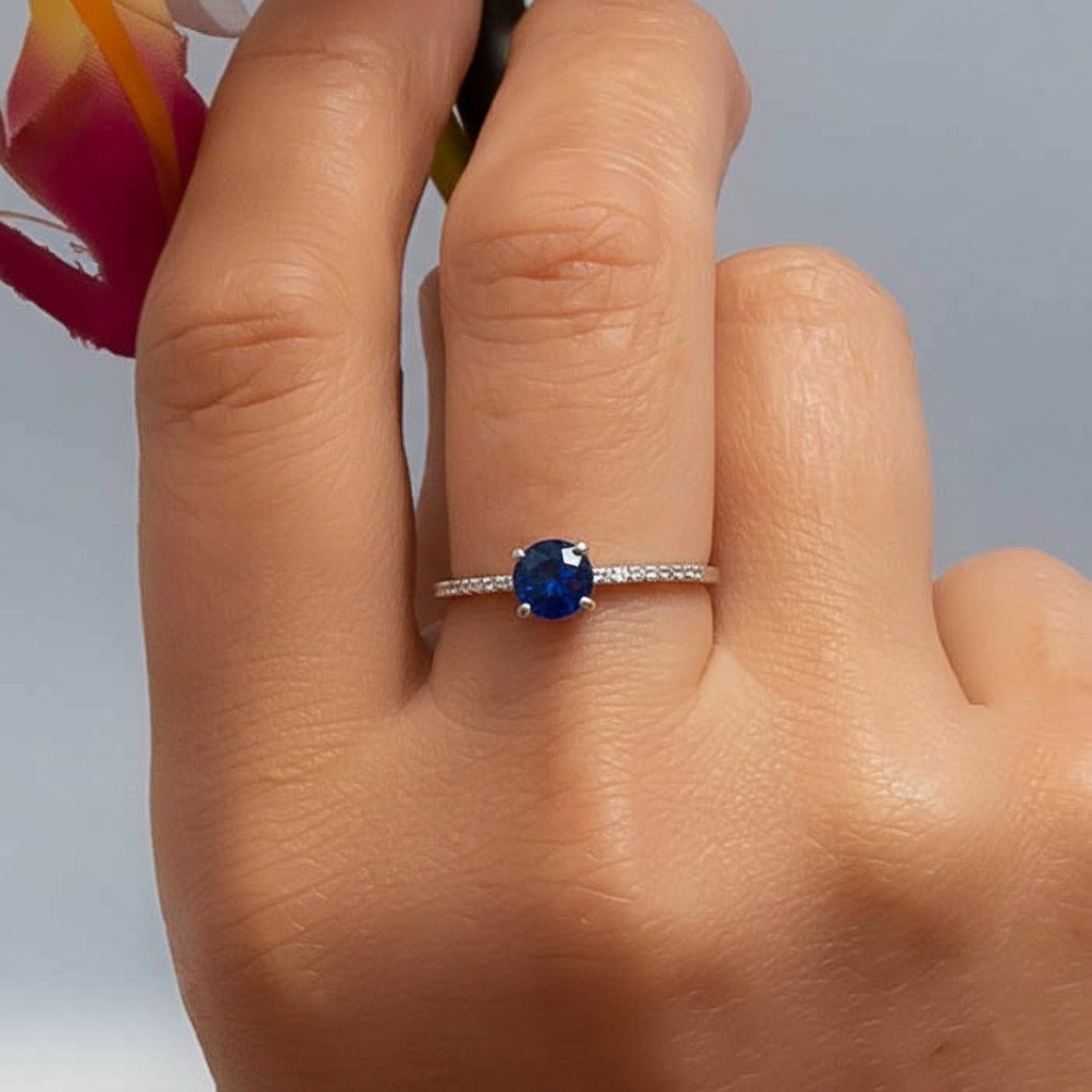 Anillo Luz de Oro Blanco y Diamantes con Zafiros