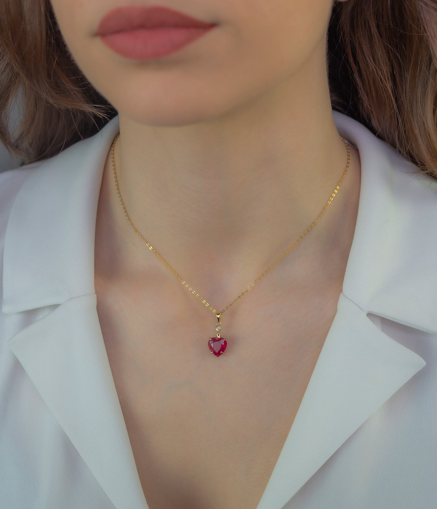 Collar con Colgante Cuore en Oro de 18K con Diamante y Corazón de Rubí