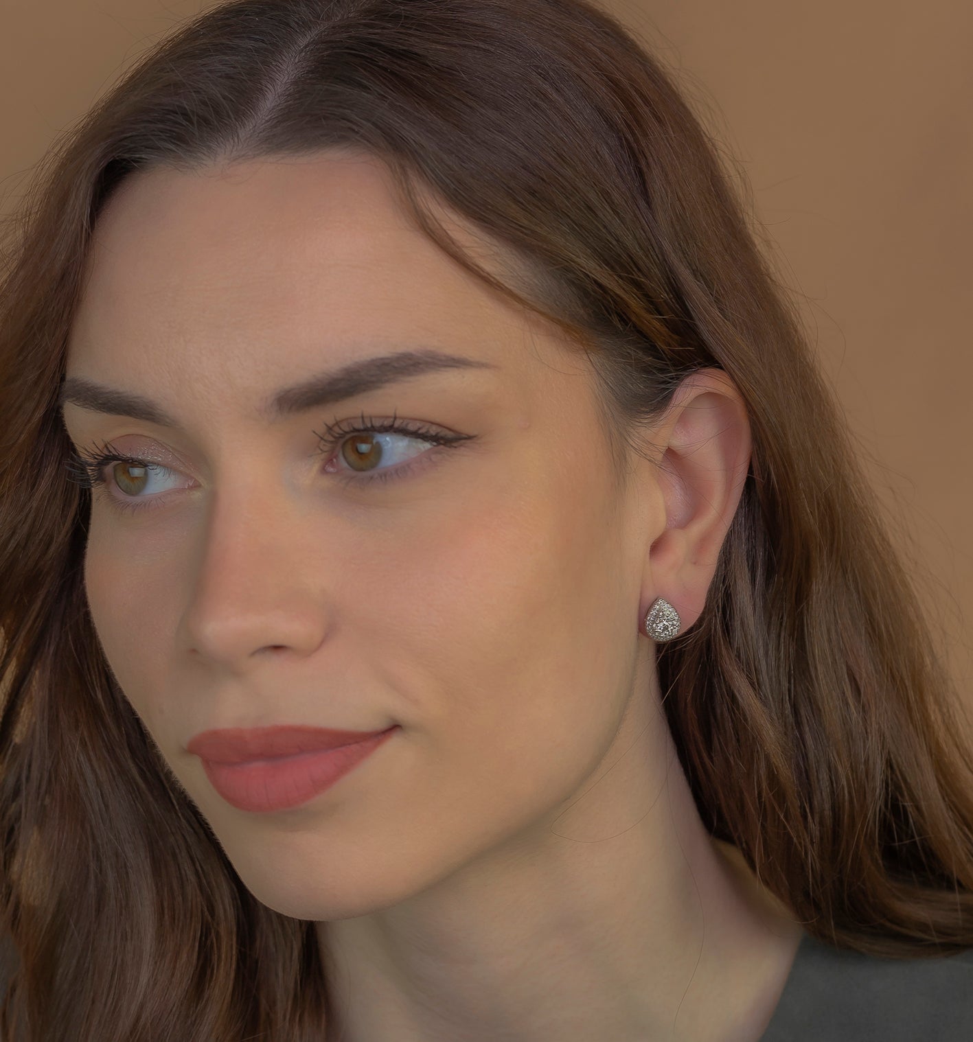 Pendientes de Oro Blanco 18 k y Diamantes Diseño de Lagrima