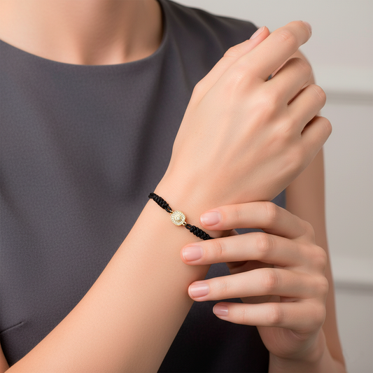 Pulsera Macramé de Oro de Ley con Diamantes y Diseño Cuadrado
