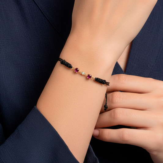 Pulsera Macramé en Oro de Ley 18K con Rubíes y Diamante Central
