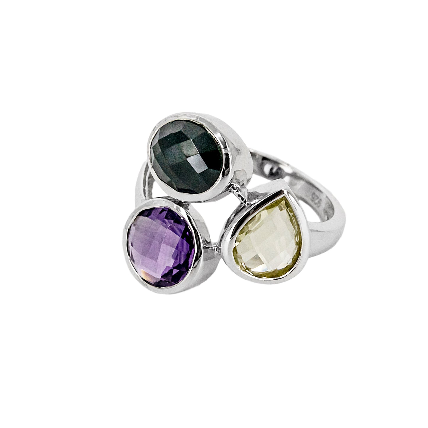 Anillo Atatu de Plata con Tres Piedras de Color – Negra, Verde y Lila