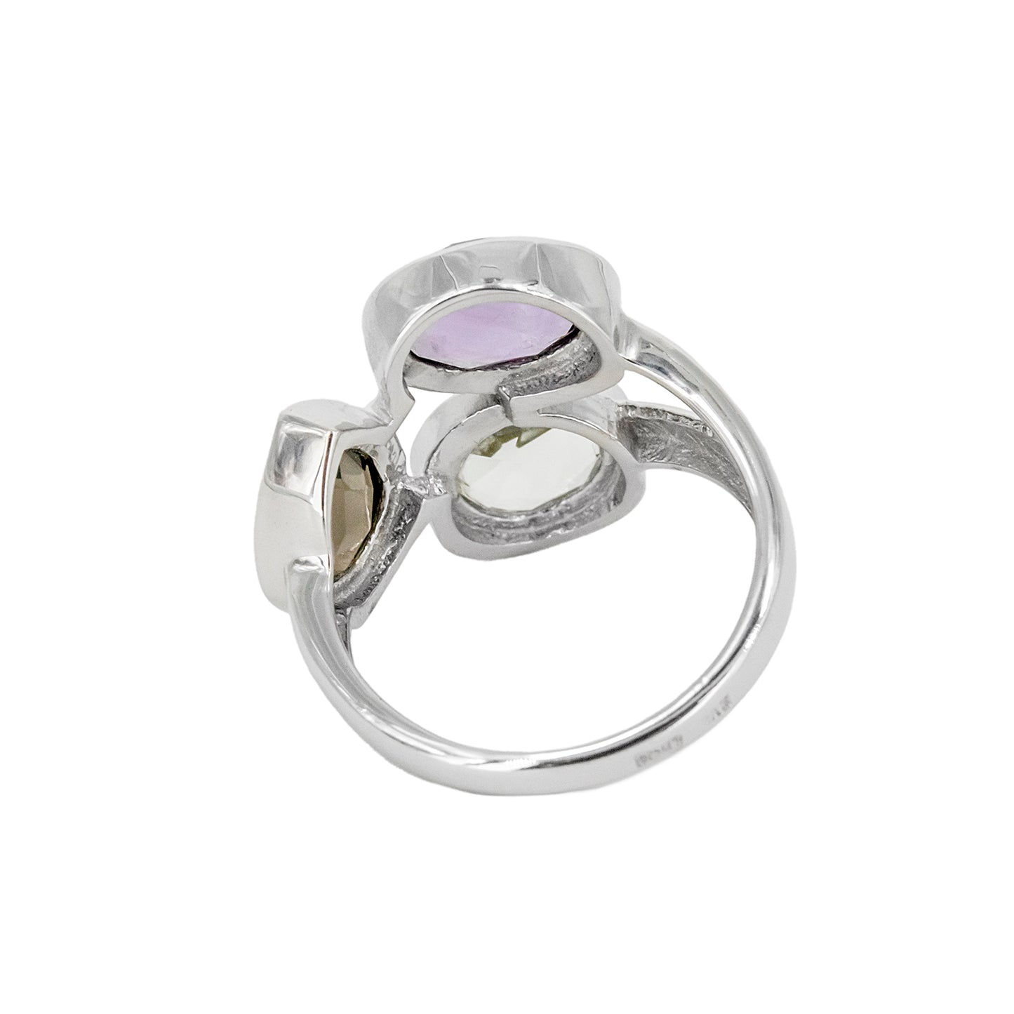 Anillo Atatu de Plata con Tres Piedras de Color – Verde, Lila y Negra