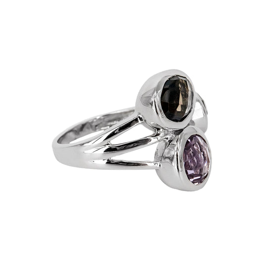 Anillo Zitatu de Plata con Tres Piedras de Color – Marrón, Lila y Verde